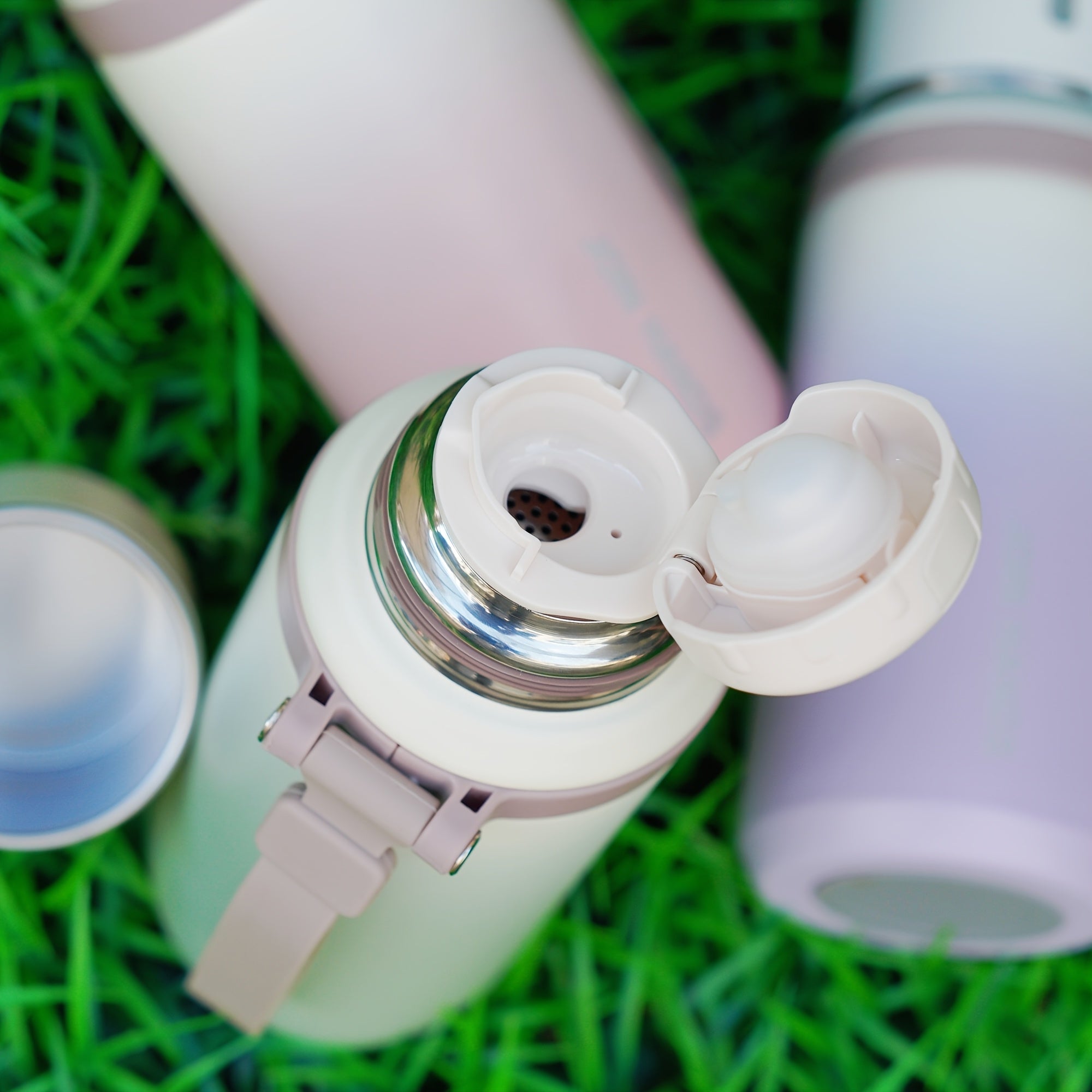 A 316 Stainless Steel Vacuum Sports Water Bottle (Gradient Color) with a Lid, Tea Filter, And Handle, 700Ml\u002F24Oz Portable Coffee Cup with a Carrying Handle, Suitable for Hot And Cold Beverages, Perfect for Camping, Travel, Fitness