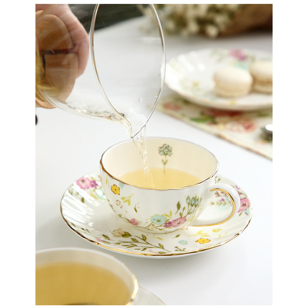 Set of Ceramic Coffee Mugs Shaped Like Pumpkins, Featuring Yellow Floral Designs in an English Style, Perfect for Afternoon Tea at Home. A Luxurious Gift for Women Who Love Tea And Coffee